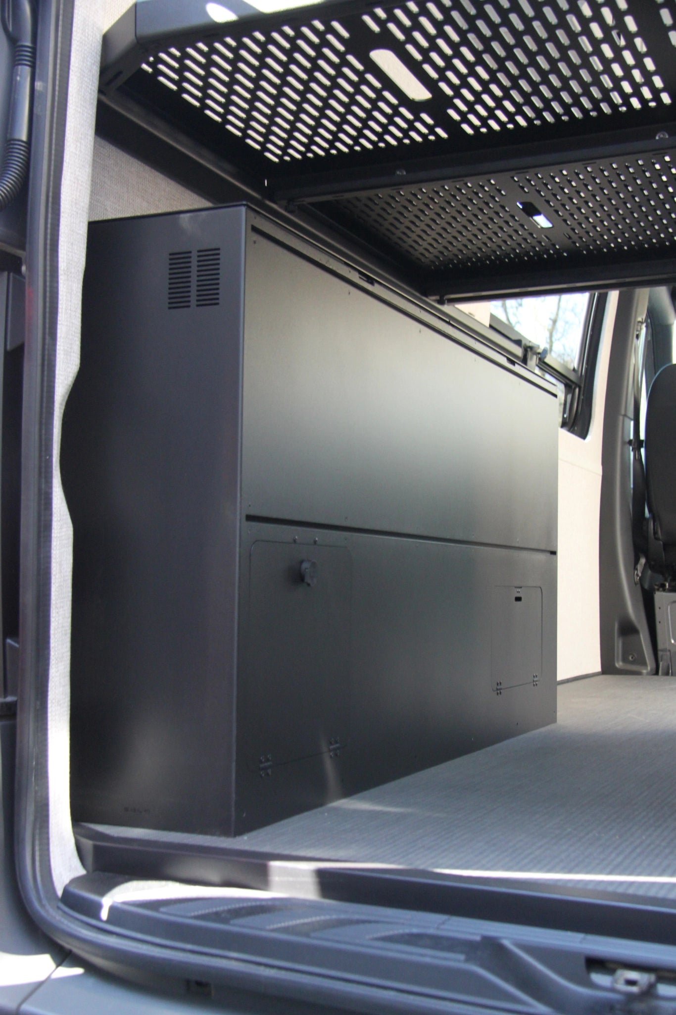 Solo Wheel Cabinet Electrical - Trailborn Equipment