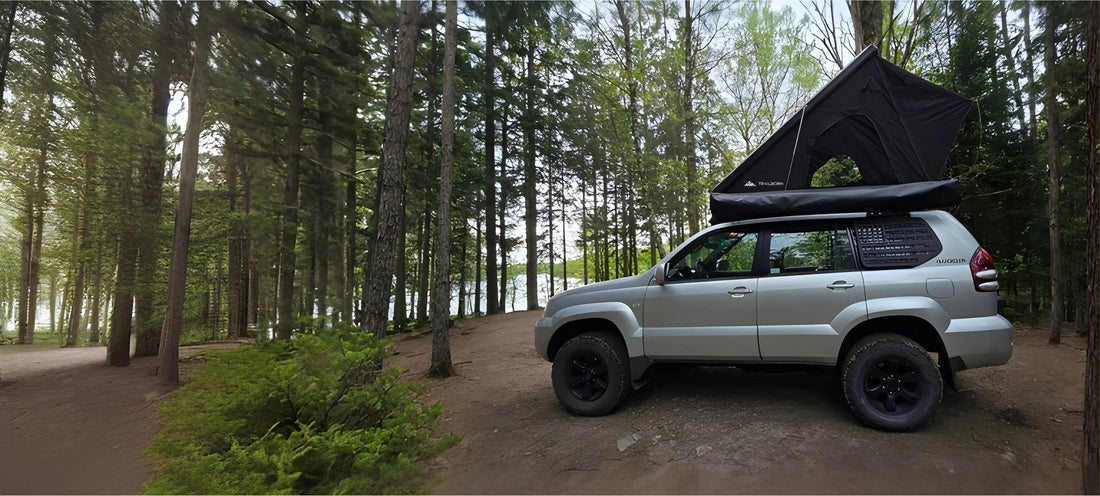 Taktält för den svenska naturen ovanpå en Toyota Land Cruiser